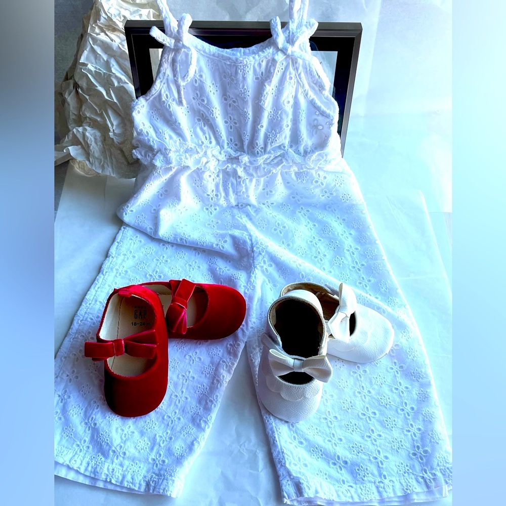 New collection is white cotton girls dress with 2 free shoesfor 1 to 2 years 😍